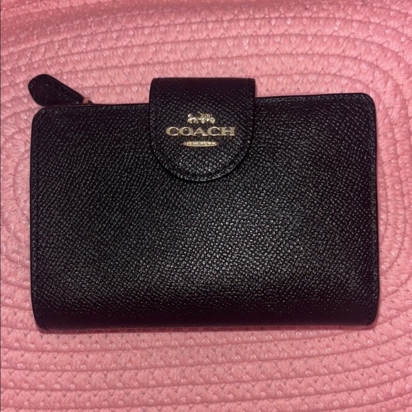 Coach Medium Corner Zip Wallet in Black with Gold Hardware - Picture 2 of 6